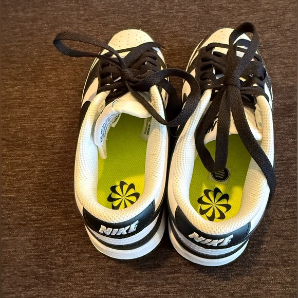 Nike Black and White dunk low Sneakers Classic Design/size 6 - Picture 9 of 13